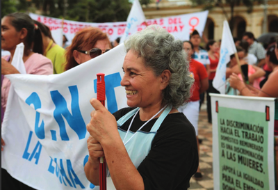Senado ratifica equiparación salarial para domésticas