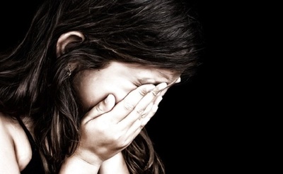 Denuncian a hombre por abusar de su hijastra y de su amiga de nueve años