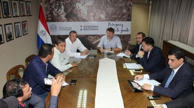 Darán créditos accesibles para productores de 7 rubros