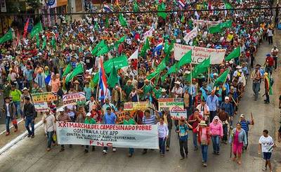 Campesinos llegan a Asunción para marcha anual de este jueves