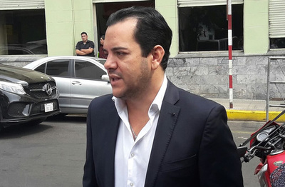 Friedmann acusa, pero no ofrece ninguna prueba