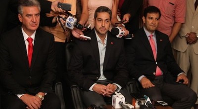 Nueva reunión de senadores oficialistas con Abdo Benítez