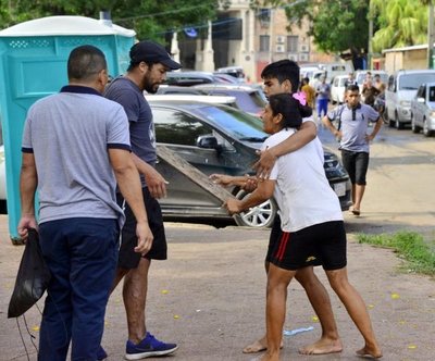 Junta pide atrasar despeje de la plaza del Cabildo