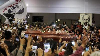 Despiden a Alan García en sede de partido Aprista Peruano