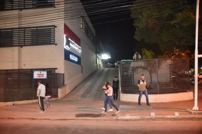 Vecinos detuvieron a malvivientes que hirieron a una mujer en Itapuamí, Luque