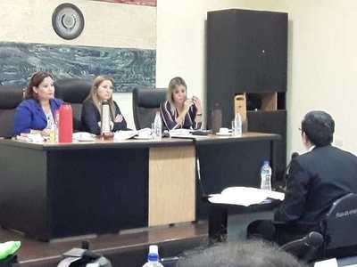 “Secretaria Vip” no tenía trato especial, dijo excontralor