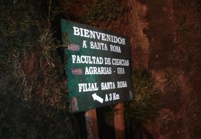 Santa Rosa: Denuncian que inadaptados destruyeron cartel de la Facultad de Ciencias Agrarias