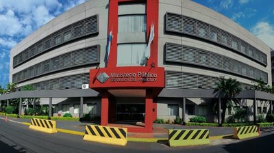 Acusan a un hombre por pornografía infantil