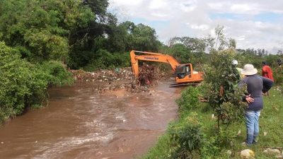 Ñu Porã: Sacaron varias toneladas de basura de arroyo San Lorenzo