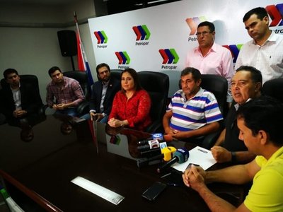 Suba de combustible: Tras llegar a una tregua, camioneros despejarían rutas