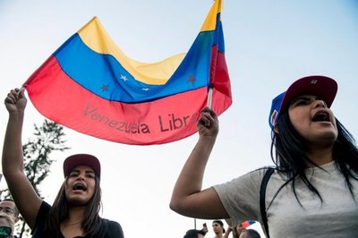 Venezolanos vuelven a las calles hoy