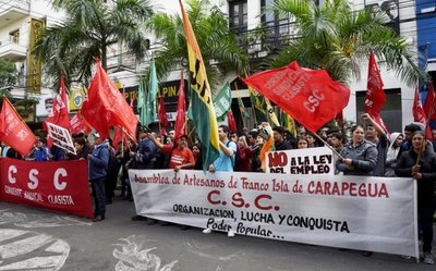 Marcha contra intento de modificar la edad de jubilación en Día del Obrero
