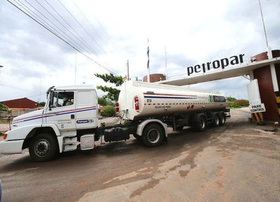 Denuncian que Petropar estaría maniobrando para acelerar suba de combustible