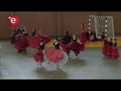 ENSAMBLE DE DANZA, EN HOMENAJE AL DISTRITO, LAS MADRES Y LA PATRIA EN CAMBYRETÁ