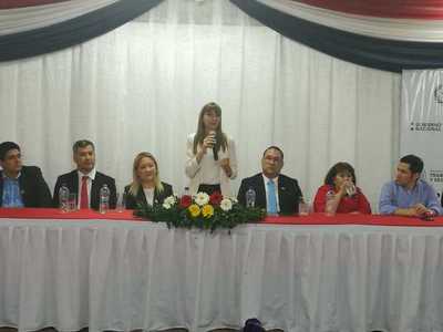 Instan a los adolescentes a preparase para el mundo laboral