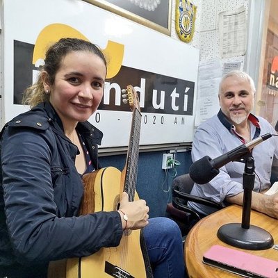 Serenata a Paraguay con la guitarrista que nos representará en Suecia y Rusia