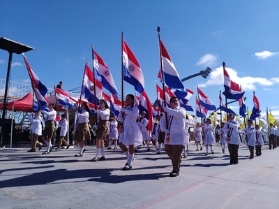 Gran desfile en Encarnación
