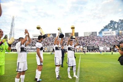 Olimpia derrota a Guaraní y completa el tricampeonato con el invicto