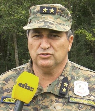 Comandante acusa a director y este culpa a oficial detenido