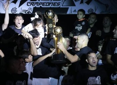 El decano logró mantener el invicto en el festejo de su tricampeonato