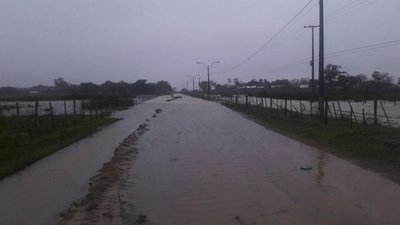 En Ñeembucú varios distritos aún permanecen bajo agua