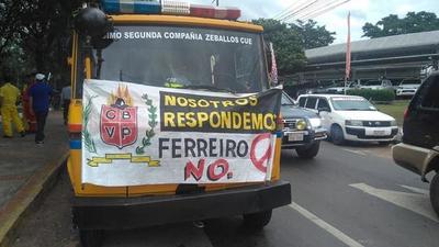 Bomberos Voluntarios escrachan a Mario Ferreiro