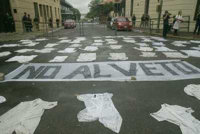 Médicos anuncian medidas ante veto parcial
