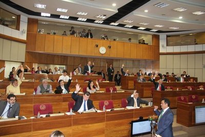 Senado también rechaza veto del Ejecutivo sobre jubilación de médicos