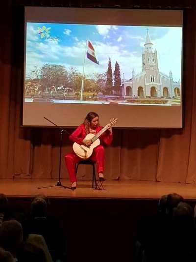 La guitarrista Daiana Ferreira Da Costa lleva música paraguaya a Moscú