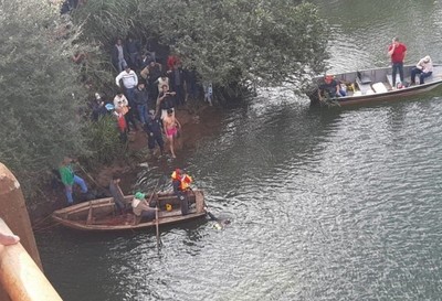 Vehículo cayó al río y hay desaparecidos