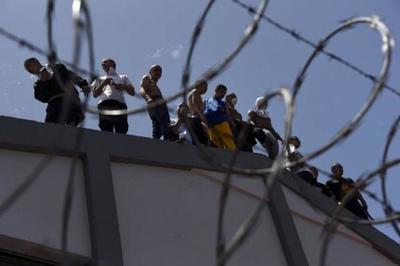 Motín en Venezuela: Reportan al menos 29 presos muertos y 19 policías heridos