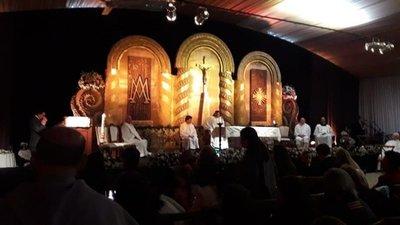Koki Ruíz armó un retablo en homenaje a la Santa Patrona