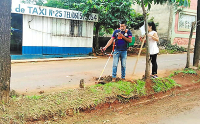 Voluntarios se organizan para limpiar barrio de Ciudad del Este