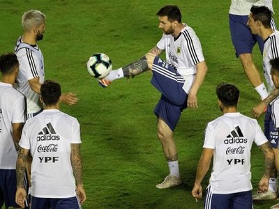 "Colombia debe cuidarse de una genialidad de Messi"
