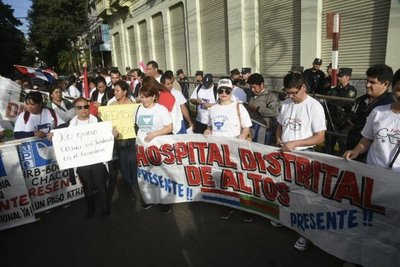 Enfermeras exigen equidad salarial y primer empleo para 4.000 colegas