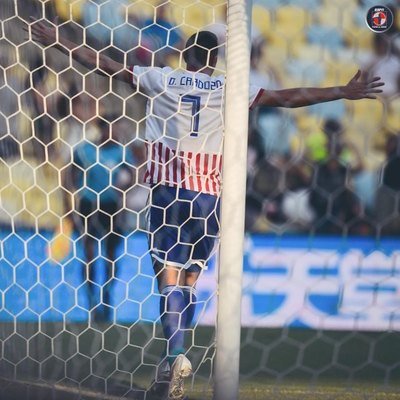 El curioso festejo de 'Tacuara' con Almirón