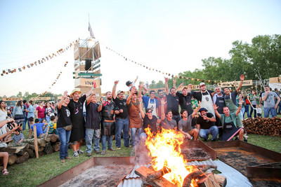 El primer torneo Latinoamericano de Domadores de Fuego en la feria Tata