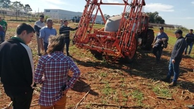 Docentes y alumnos de escuelas agrícolas reciben capacitación