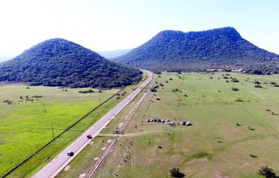 “Plantatón” a la vera del cerro Hû