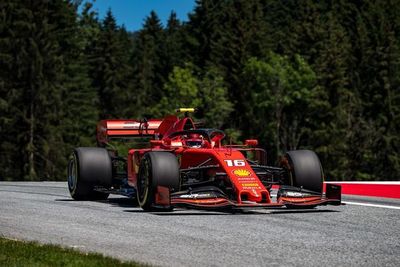 Leclerc por delante de Bottas