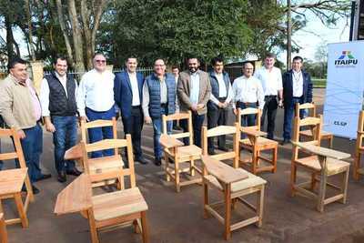 ITAIPU entregó 300 pupitres para instituciones educativas de Canindeyú