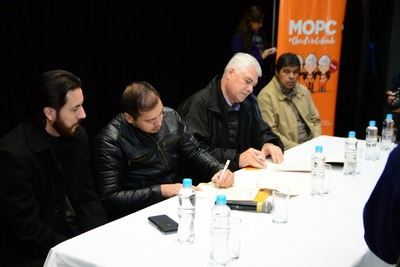 MOPC se compromete asfaltar calles vecinales de la ciudad