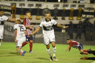 Olimpia goleó a Limpeño y se cita con Colegiales