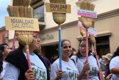 Recuerdan prohibición de sacar dinero del salario a las empleadas