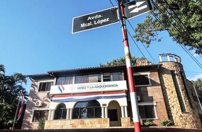 A sospechosa licitación de 15.000 millones para albergue, Ministerio de la Niñez responde: "Son datos confidenciales"