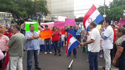 Clínicas, a huelga desde la medianoche