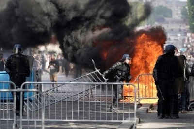 Francia: Tensión entre policías y manifestantes empañan desfile del 14 de julio