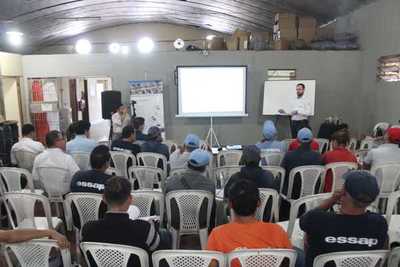 ESSAP capacita a funcionarios en lectura de medidores