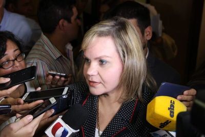 Lilian Samaniego está en contra de la interpelación a ministros
