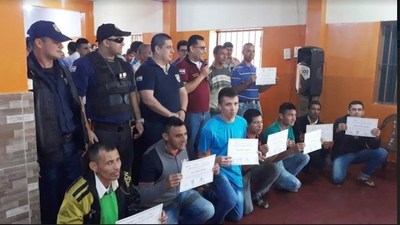 Internos del penal regional de Pedro Juan Caballero finalizaron curso de peluquería
